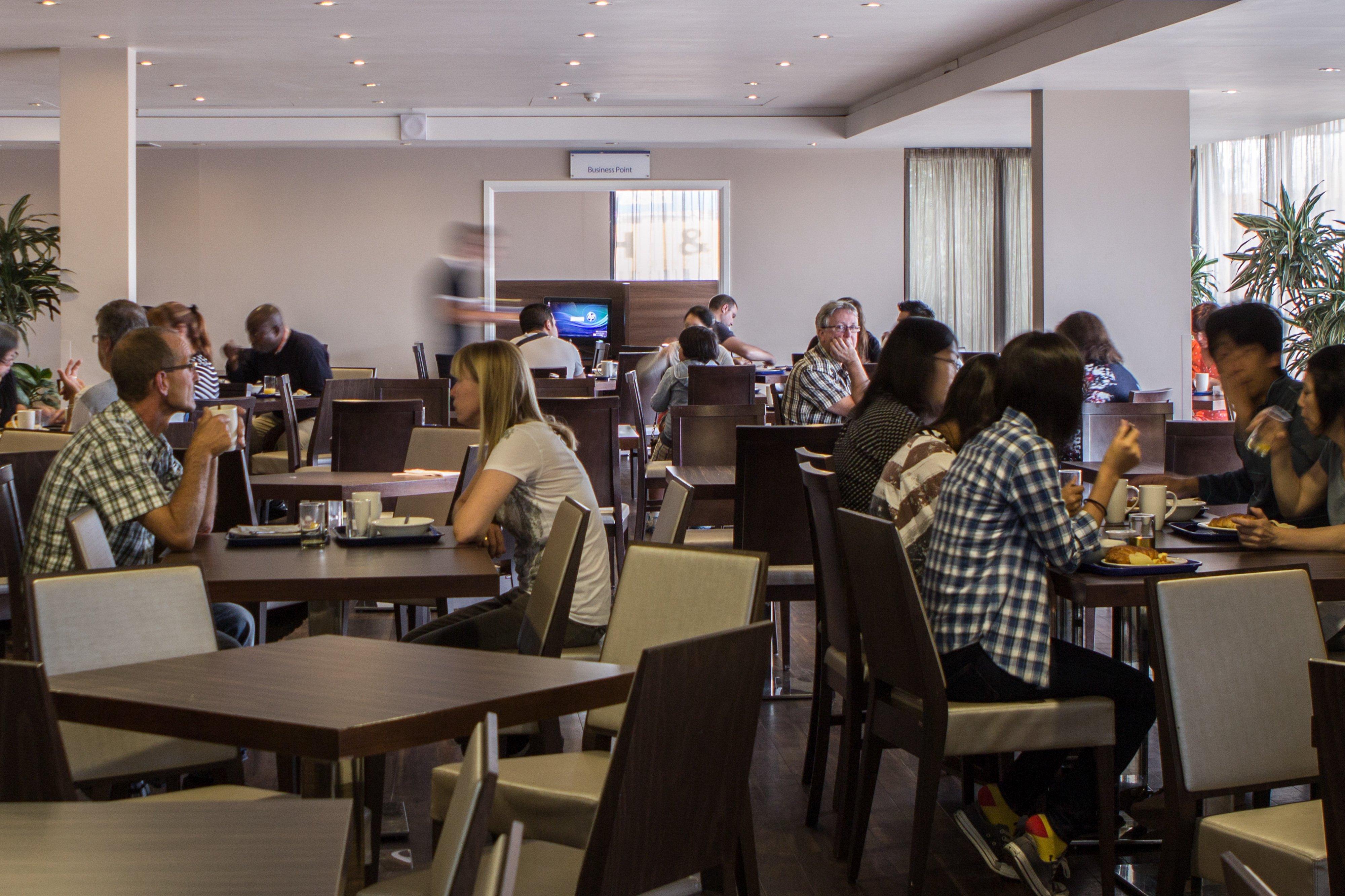 Holiday Inn Express Royal Docks By Ihg Лондон Экстерьер фото