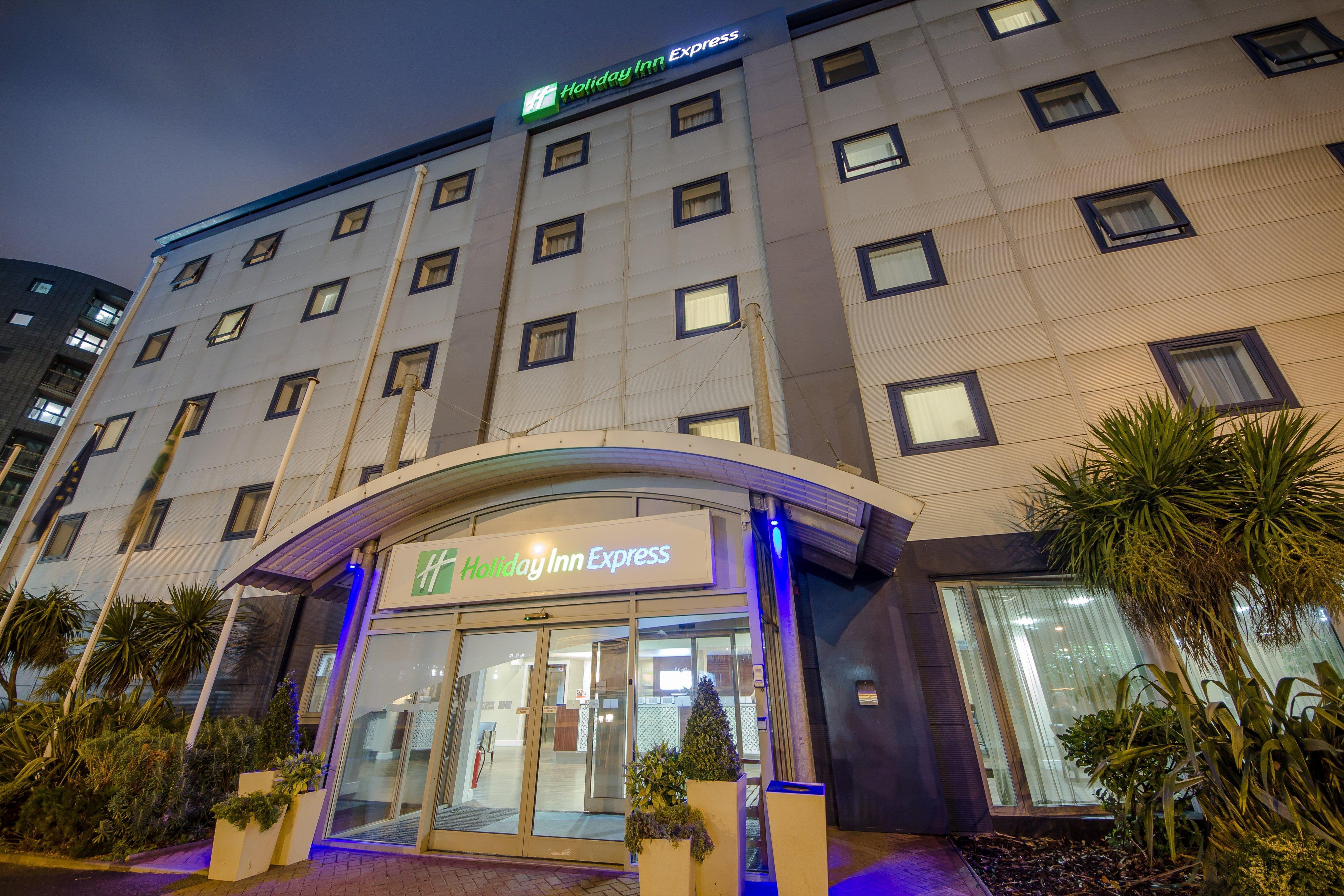 Holiday Inn Express Royal Docks By Ihg Лондон Экстерьер фото