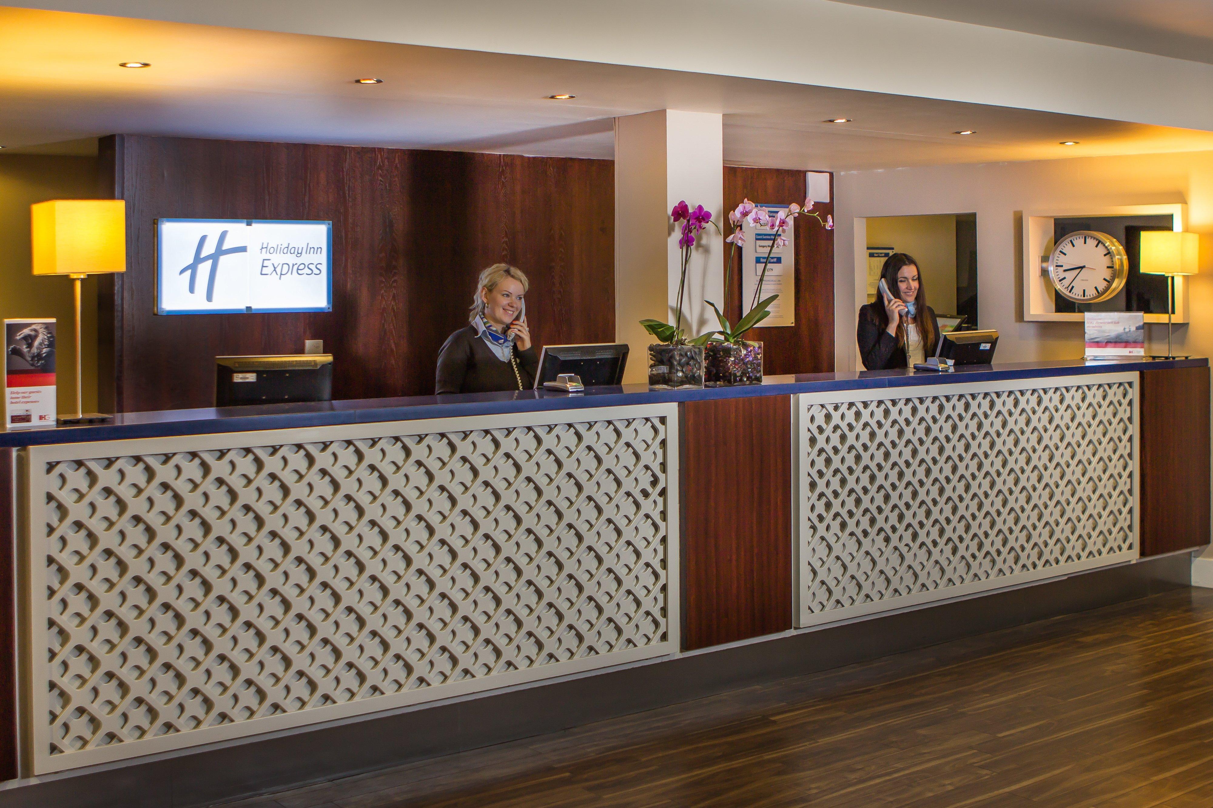 Holiday Inn Express Royal Docks By Ihg Лондон Экстерьер фото