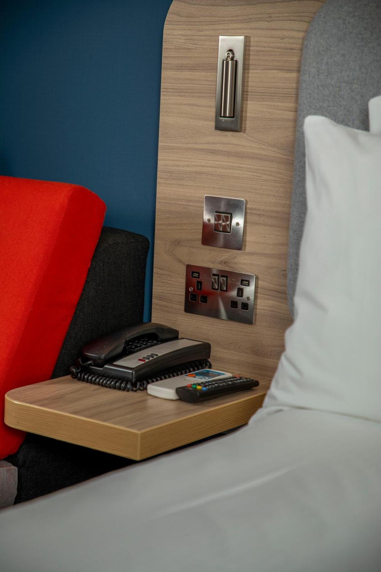 Holiday Inn Express Royal Docks By Ihg Лондон Экстерьер фото