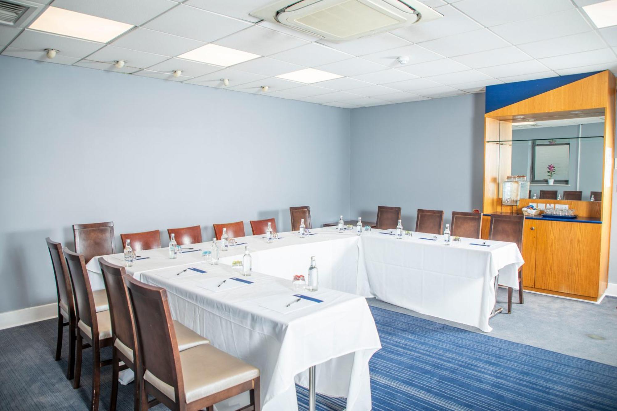 Holiday Inn Express Royal Docks By Ihg Лондон Экстерьер фото