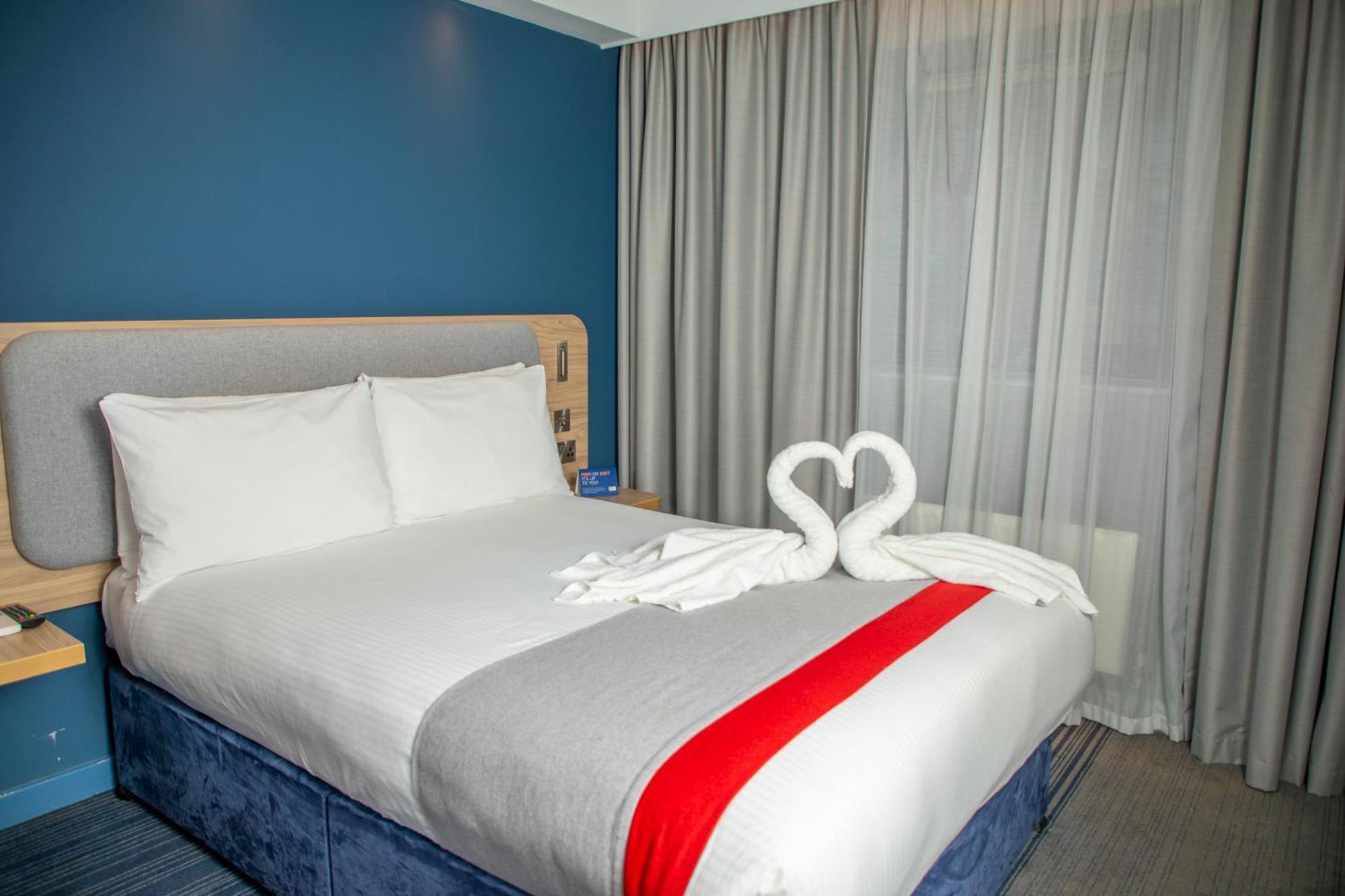Holiday Inn Express Royal Docks By Ihg Лондон Экстерьер фото