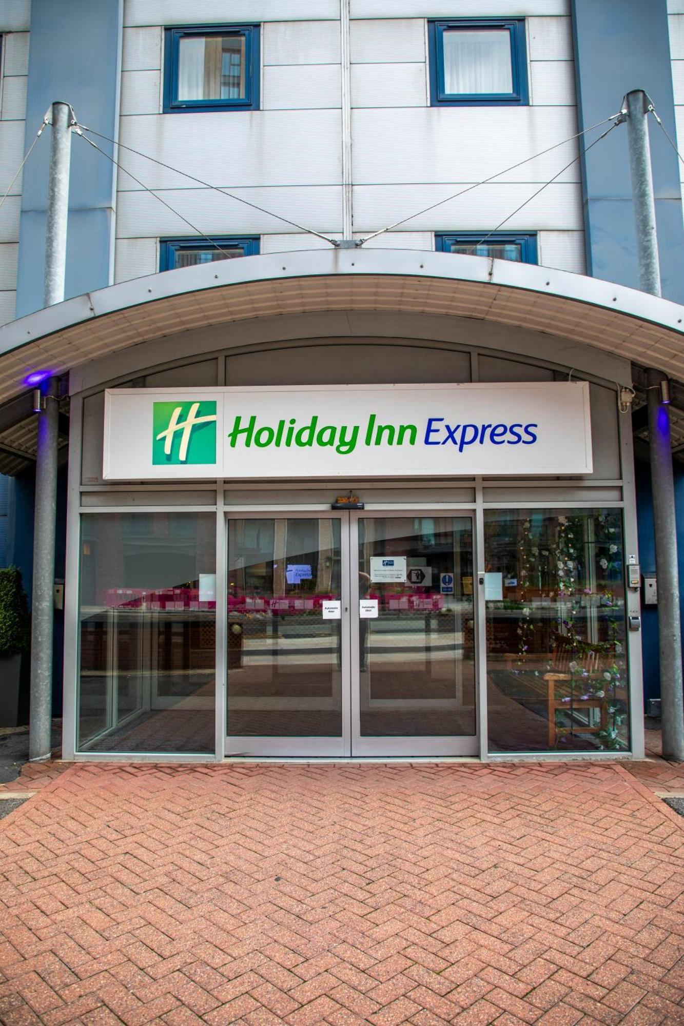 Holiday Inn Express Royal Docks By Ihg Лондон Экстерьер фото