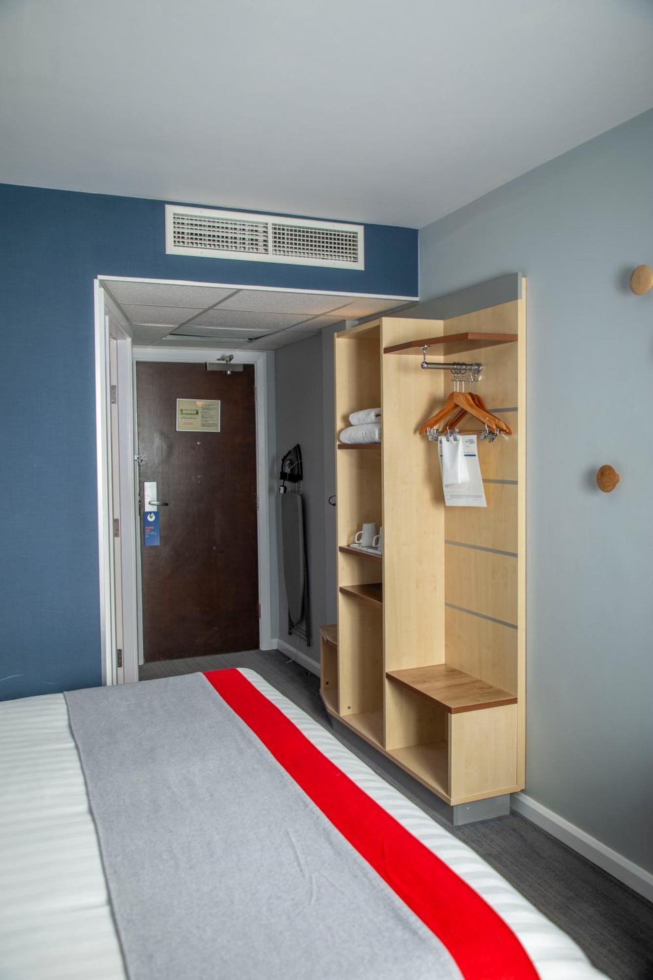 Holiday Inn Express Royal Docks By Ihg Лондон Экстерьер фото