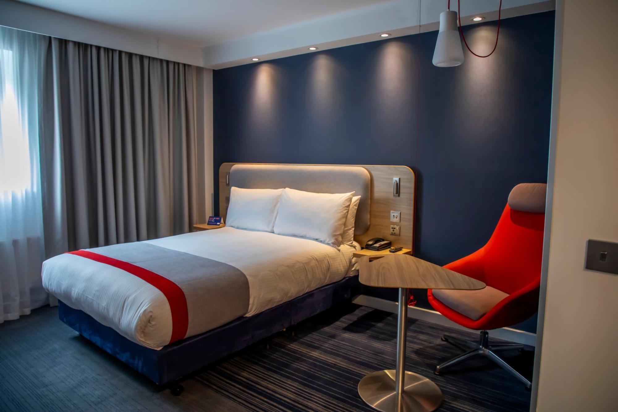 Holiday Inn Express Royal Docks By Ihg Лондон Экстерьер фото