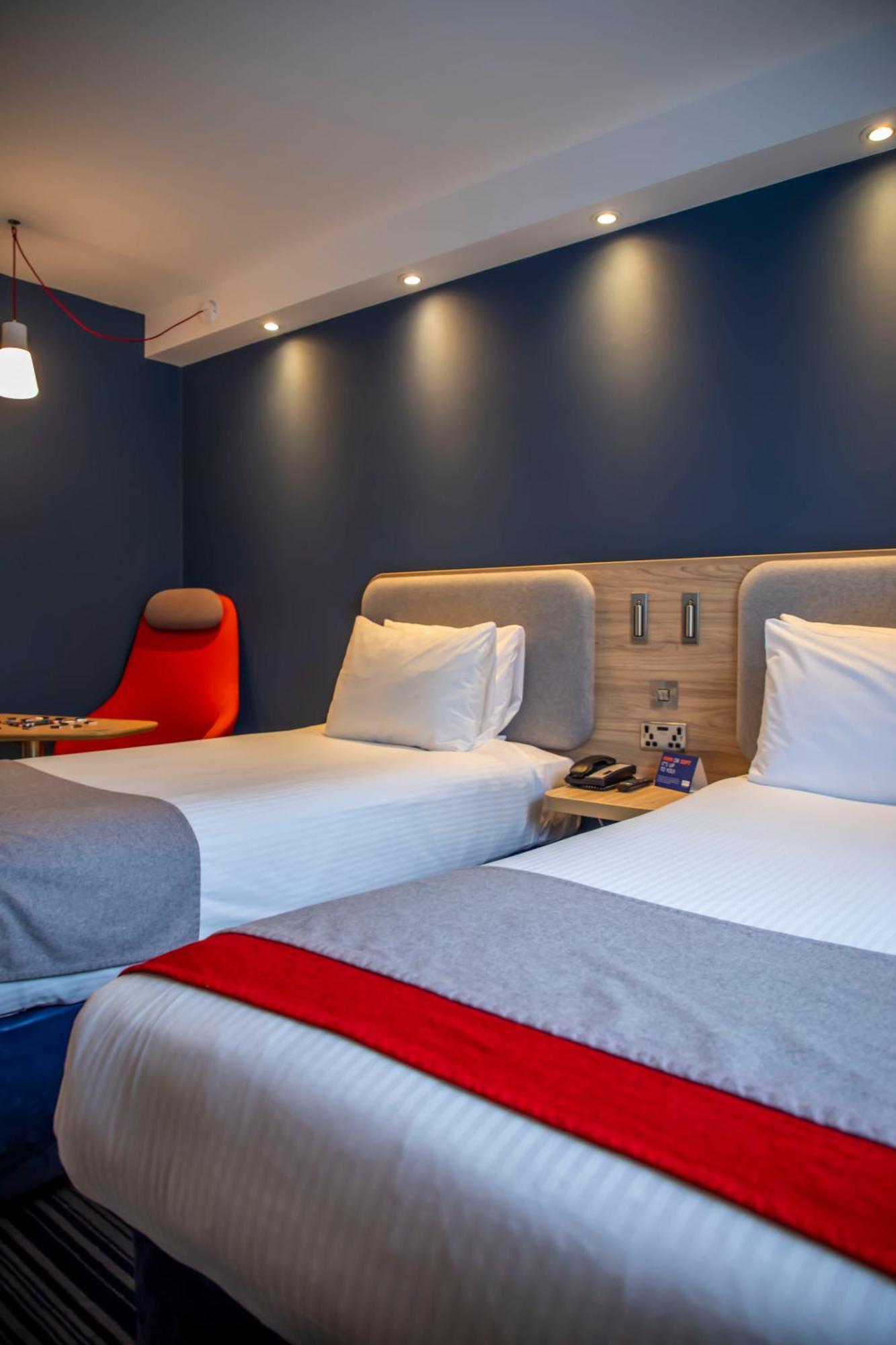 Holiday Inn Express Royal Docks By Ihg Лондон Экстерьер фото
