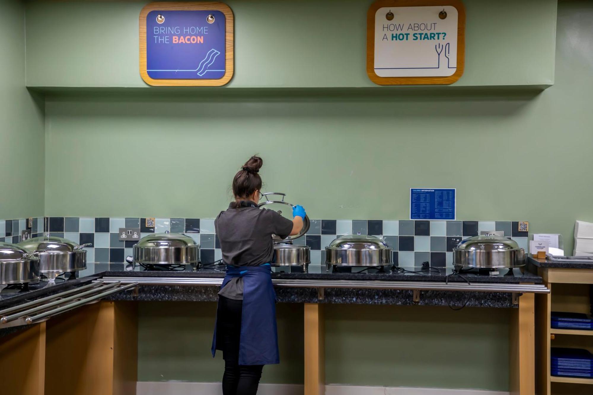 Holiday Inn Express Royal Docks By Ihg Лондон Экстерьер фото