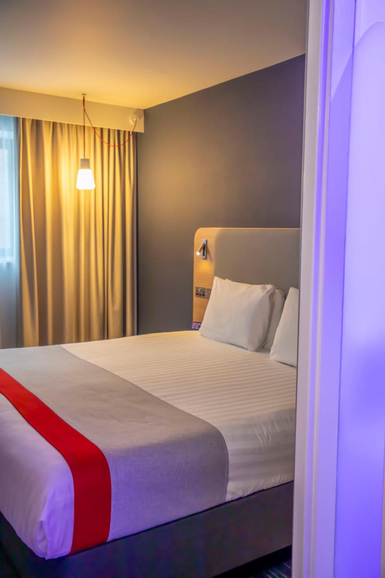 Holiday Inn Express Royal Docks By Ihg Лондон Экстерьер фото