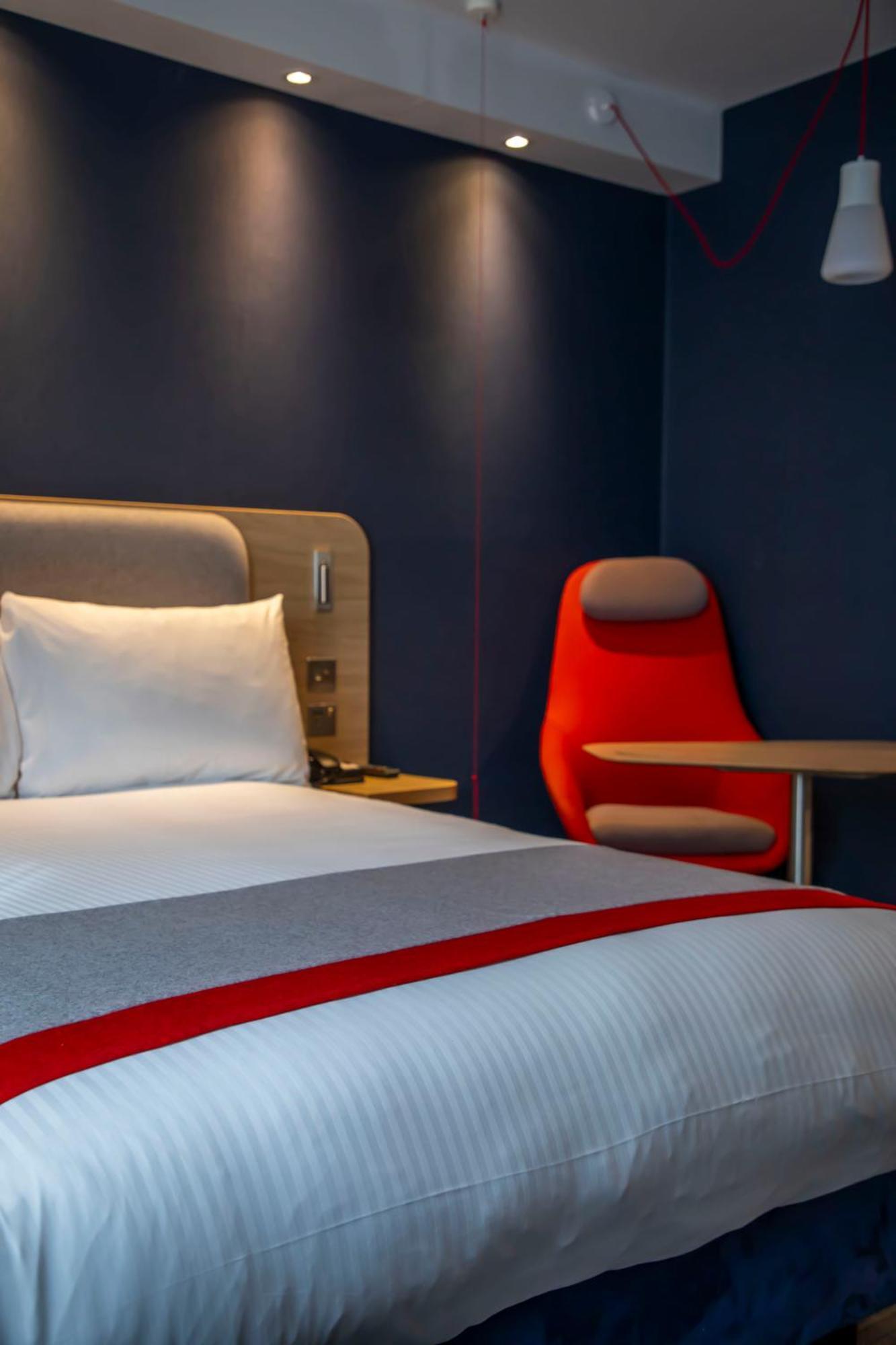 Holiday Inn Express Royal Docks By Ihg Лондон Экстерьер фото