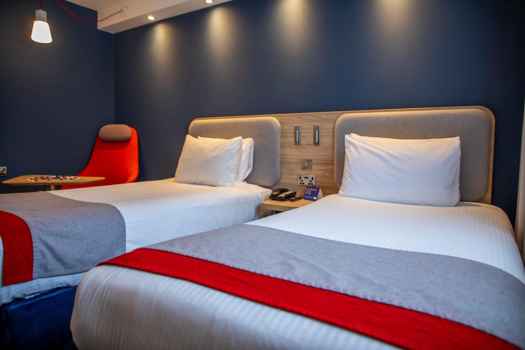 Holiday Inn Express Royal Docks By Ihg Лондон Экстерьер фото