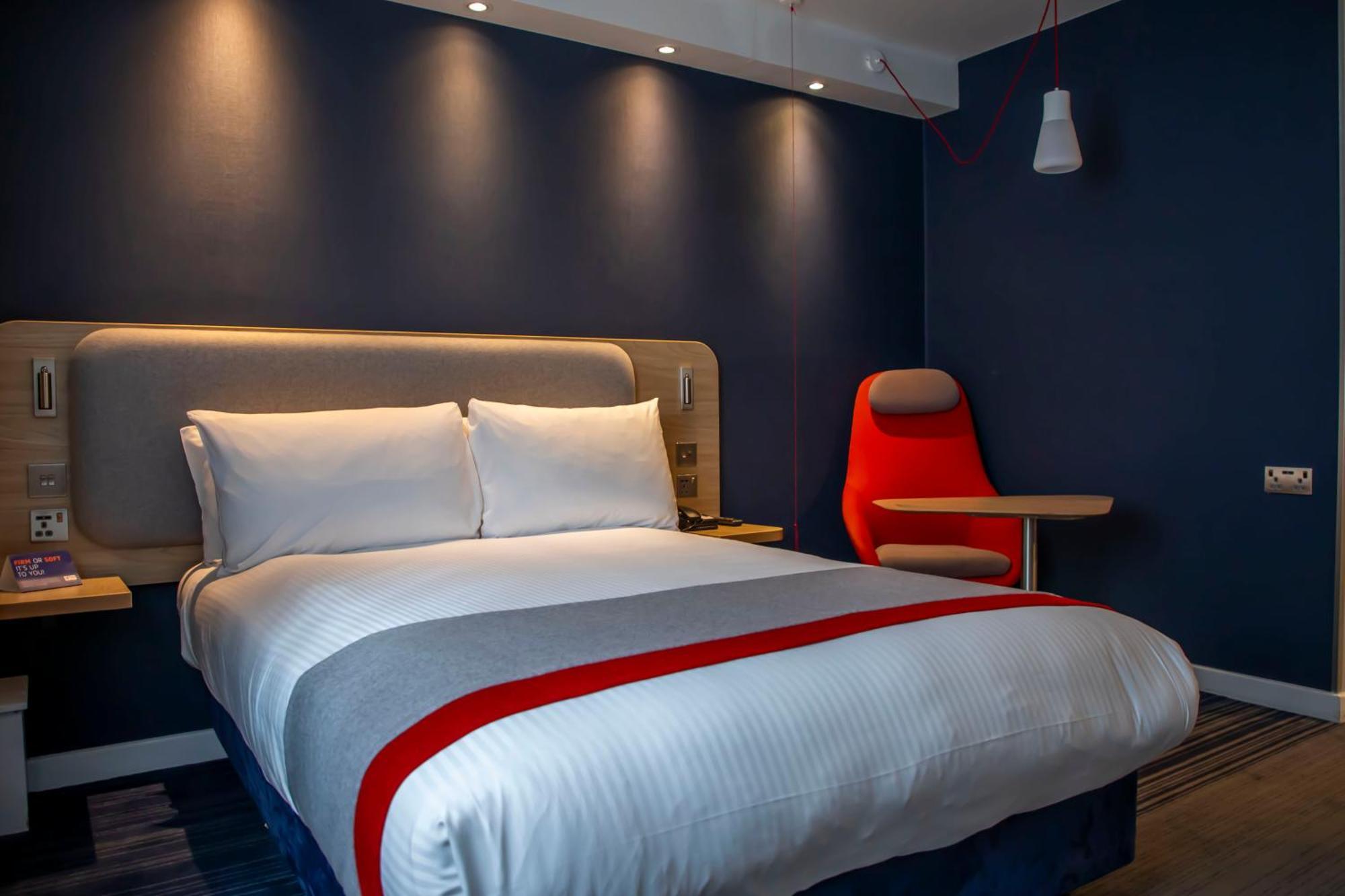 Holiday Inn Express Royal Docks By Ihg Лондон Экстерьер фото