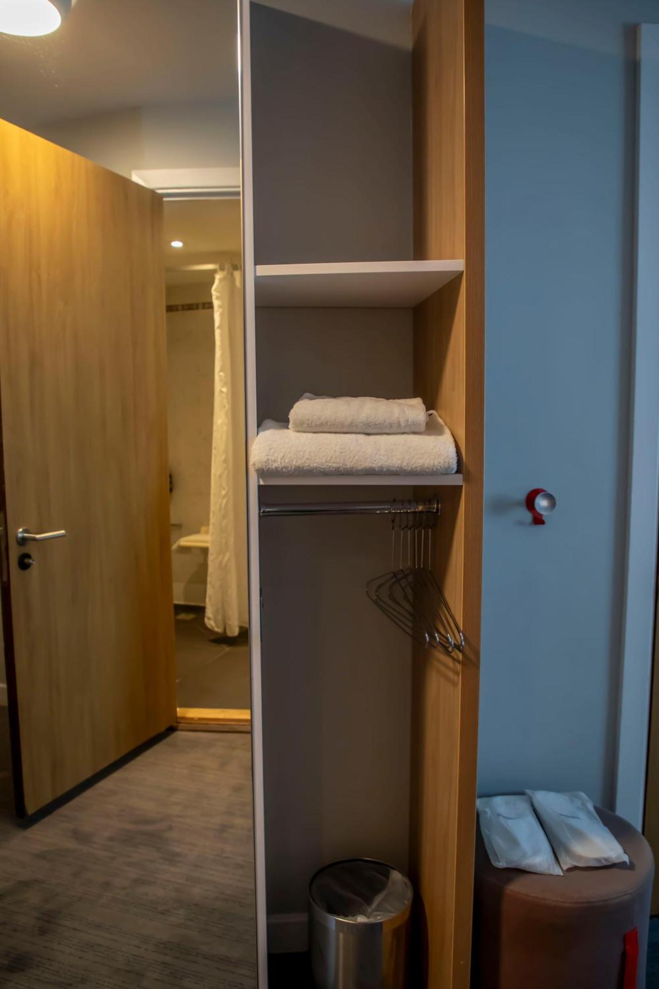 Holiday Inn Express Royal Docks By Ihg Лондон Экстерьер фото
